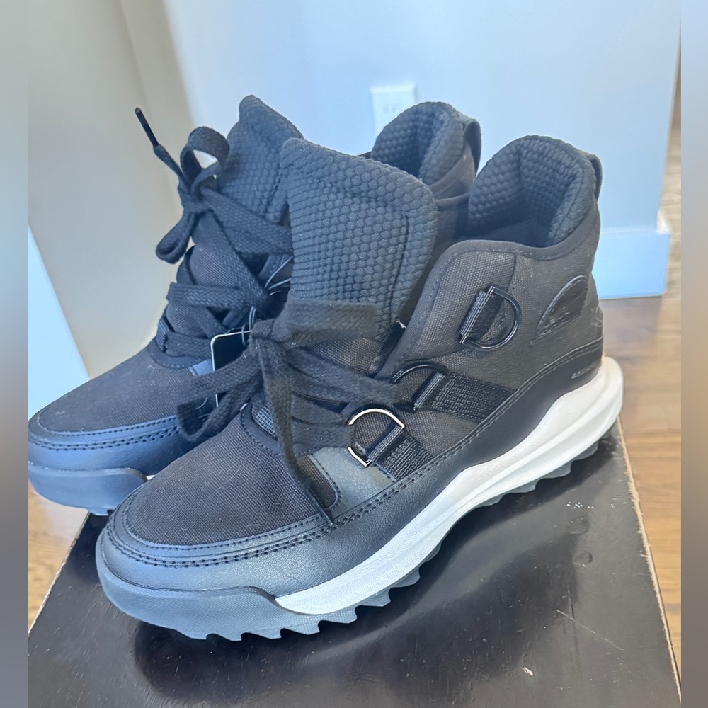 Sorel ONA RMX CHUKKA. Brand new with tag. No box